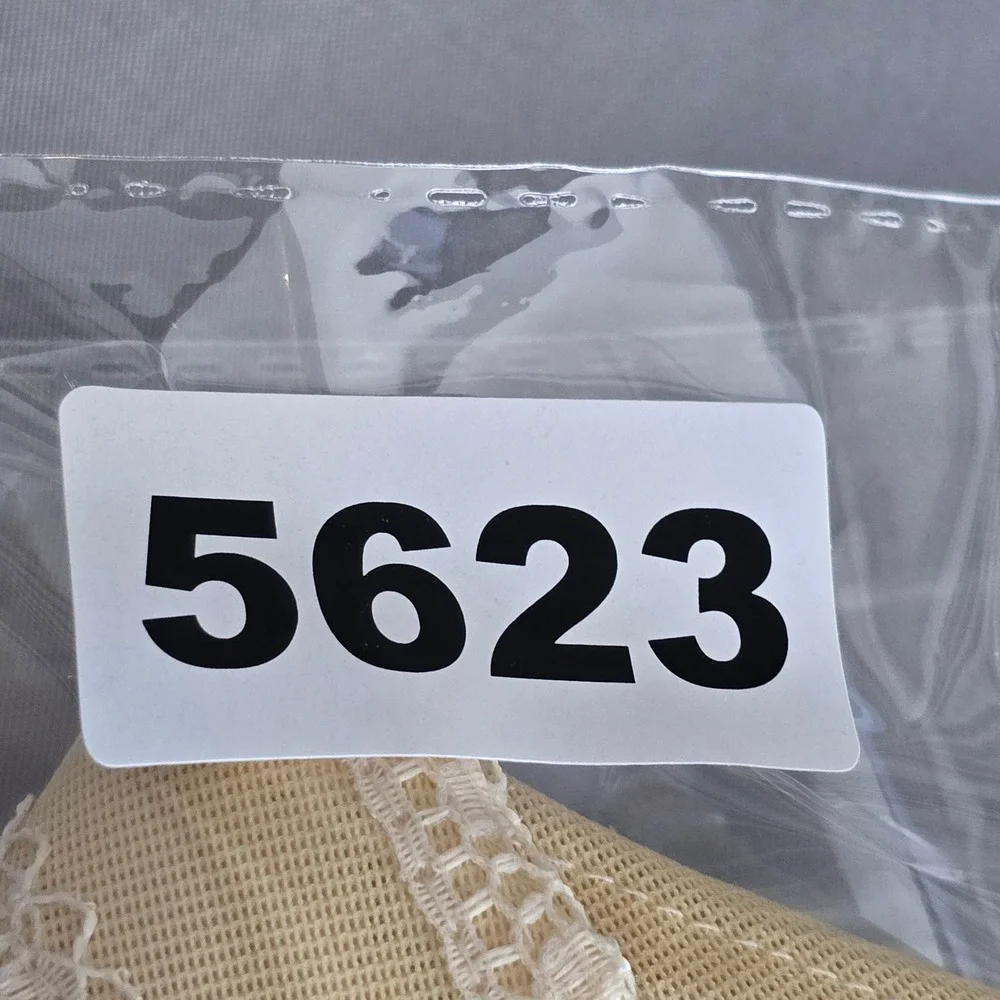 Playtex 18 Hour‎ Bra Full Coverage Woman 44D White Gold Back Hooks Padded Straps